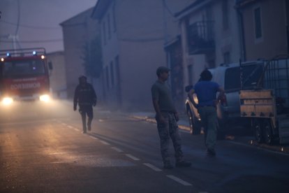 Vecinos de Marquiz de Alba durante el ingreso de Losacio de Alba.- ICAL