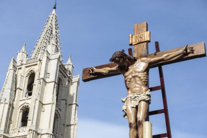 Procesión y Acto del Desenclavo de la Cofradía del Santo Cristo del Desenclavo de León.- ICAL