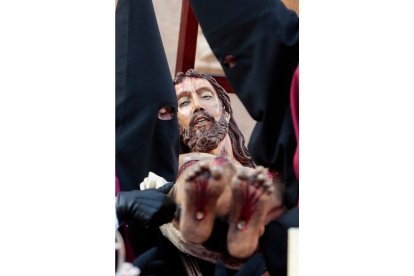 Procesión y Acto del Desenclavo de la Cofradía del Santo Cristo del Desenclavo de León.- ICAL