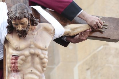 Procesión y Acto del Desenclavo de la Cofradía del Santo Cristo del Desenclavo de León.- ICAL