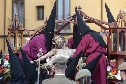 Procesión y Acto del Desenclavo de la Cofradía del Santo Cristo del Desenclavo de León.- ICAL