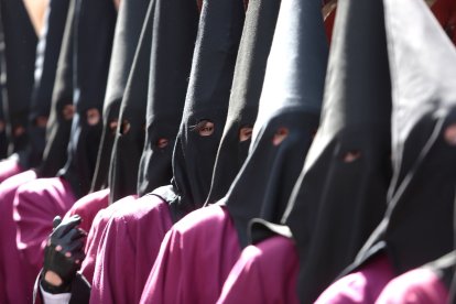 Procesión y Acto del Desenclavo de la Cofradía del Santo Cristo del Desenclavo de León.- ICAL