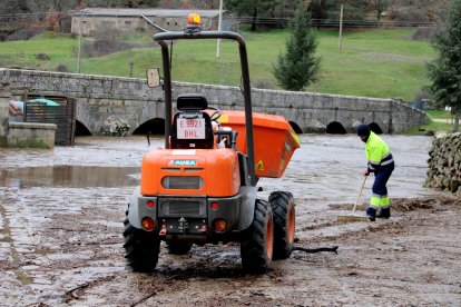 Crecida del rio Duero a su paso por Salduero.-ICAL.