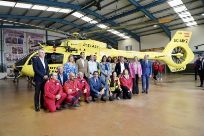 El consejero de Medio Ambiente, Vivienda y Ordenación del Territorio, Juan Carlos Suárez-Quiñones, presenta el nuevo helicóptero de rescate de la Agencia de Protección Civil y Emergencias. ICAL