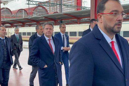 El presidente de Castilla y León, Alfonso Fernández Mañueco, inaugura la alta velocidad entre Valladolid y Asturias a través de la Variante de Pajares. -E.M.