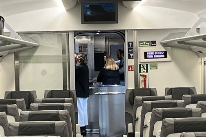 El rey Felipe VI y el presidente del Gobierno, Pedro Sánchez, Inauguran la alta velocidad entre Castilla y León y Asturias a través de la Variante de Pajares. -E.M.