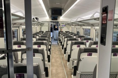 El rey Felipe VI y el presidente del Gobierno, Pedro Sánchez, Inauguran la alta velocidad entre Castilla y León y Asturias a través de la Variante de Pajares. -E.M.