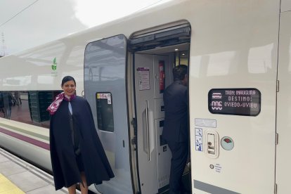 El rey Felipe VI y el presidente del Gobierno, Pedro Sánchez, Inauguran la alta velocidad entre Castilla y León y Asturias a través de la Variante de Pajares. -E.M.