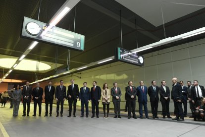 Llegada del tren que inaugura la Variante de Pajares a León, donde se sube el presidente de la Junta, Alfonso Fernández Mañueco; la delegada del Gobierno, Virginia Barcones; el alcalde de León, José Antonio Diez; y el presidente de la Diputación de León, Gerardo Álvarez Courel. -ADIF