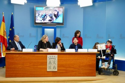 La consejera de Familia e Igualdad de Oportunidades, Isabel Blanco, presenta el spot de Aspace Castilla y León para visibilizar el día a día de las personas con parálisis cerebral y otras discapacidades con grandes necesidades de apoyo. -ICAL