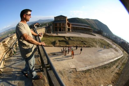 Turistas en el Castillo de los Templarios de Ponferrada. -ICAL.