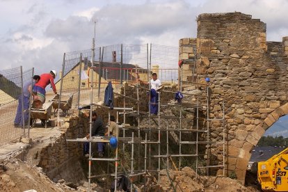 Obras de restauración del Castillo de los Templarios durante la primera década del siglo XXI. -ICAL.