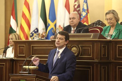 El presidente de la Junta de Castilla y León, Alfonso Fernández Mañueco, interviene en la sesión de la Comisión General de las Comunidades Autónomas en el Senado para debatir sobre la aplicación efectiva de los principios de igualdad de todos los españoles ante la ley y la solidaridad entre comunidades autónomas.- ICAL