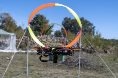 El castro de Yecla de Yeltes acoge una jornada de drones, donde se han celebrado carreras, cursos de formación y vuelo libre con diferentes multicópteros. Ical