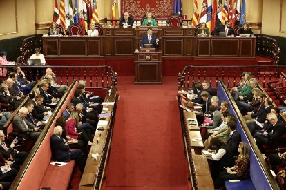 El presidente de la Junta de Castilla y León, Alfonso Fernández Mañueco, interviene en la sesión de la Comisión General de las Comunidades Autónomas en el Senado para debatir sobre la aplicación efectiva de los principios de igualdad de todos los españoles ante la ley y la solidaridad entre comunidades autónomas.- ICAL