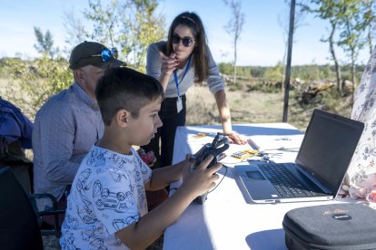 El castro de Yecla de Yeltes acoge una jornada de drones, donde se han celebrado carreras, cursos de formación y vuelo libre con diferentes multicópteros. Ical