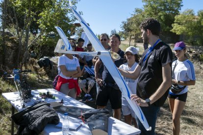 El castro de Yecla de Yeltes acoge una jornada de drones, donde se han celebrado carreras, cursos de formación y vuelo libre con diferentes multicópteros. Ical