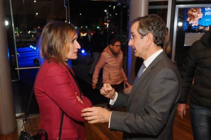 La consejera de Educación, Rocío Lucas, y Alberto Caballero, en la gala de los Premios La Posada 2023 de El Mundo de Castilla y León. -PHOTOGENIC