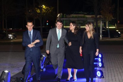 Conrado Íscar, Alfonso Fernández Mañueco, Adriana Ulibarri y Raquel Alonso asisten a la gala de los Premios La Posada 2023 de El Mundo de Castilla y León. -PHOTOGENIC