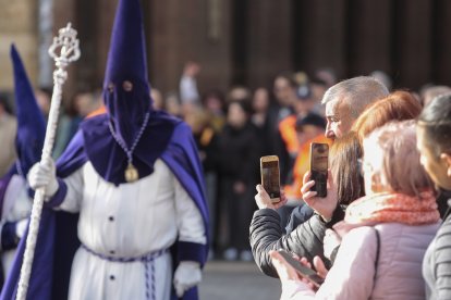 Acto de El Encuentro en el transcurso de la Procesión de El Encuentro, organizada por la Real Hermandad Jesús Divino Obrero. -ICAL