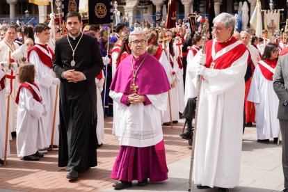 Procesión del Encuentro de 'Jesús Resucitado' con la 'Virgen de la Alegría'. -J.M. LOSTAU