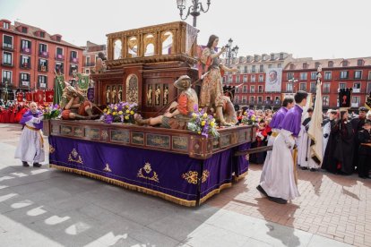 Procesión del Encuentro de 'Jesús Resucitado' con la 'Virgen de la Alegría'. -J.M. LOSTAU