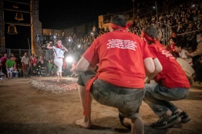 La vuelta del Paso del Fuego a San Pedro Manrique en Soria. -Gonzalo Monteseguro