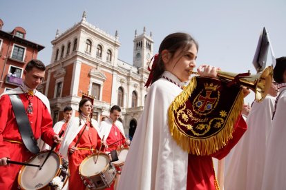 Procesión del Encuentro de 'Jesús Resucitado' con la 'Virgen de la Alegría'. -J.M. LOSTAU