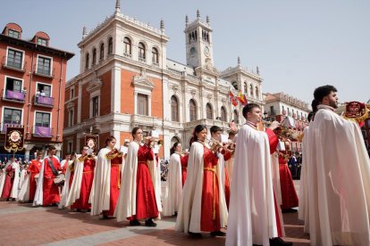 Procesión del Encuentro de 'Jesús Resucitado' con la 'Virgen de la Alegría'. -J.M. LOSTAU