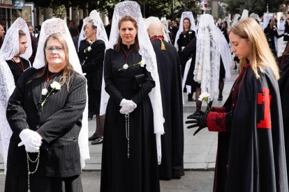Procesión del Encuentro de 'Jesús Resucitado' con la 'Virgen de la Alegría'. -J.M. LOSTAU