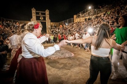 La vuelta del Paso del Fuego a San Pedro Manrique en Soria. -Gonzalo Monteseguro