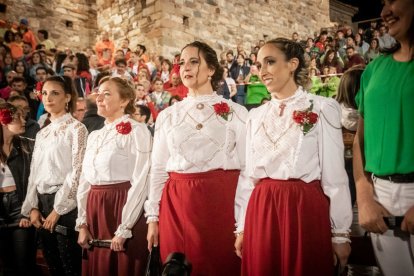 La vuelta del Paso del Fuego a San Pedro Manrique en Soria. -Gonzalo Monteseguro
