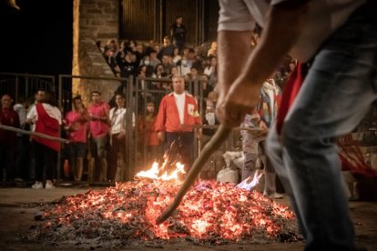 La vuelta del Paso del Fuego a San Pedro Manrique en Soria. -Gonzalo Monteseguro