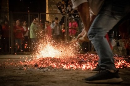 La vuelta del Paso del Fuego a San Pedro Manrique en Soria. -Gonzalo Monteseguro