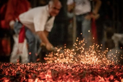 La vuelta del Paso del Fuego a San Pedro Manrique en Soria. -Gonzalo Monteseguro