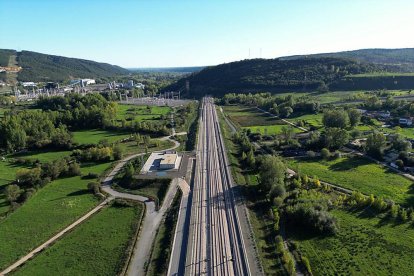Tramo de vías de alta velocidad en la variante de Pajares. ADIF