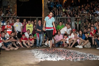 Fotos del Paso de Fuego en San Pedro Manrique en Soria. GONZALO MONTESEGURO