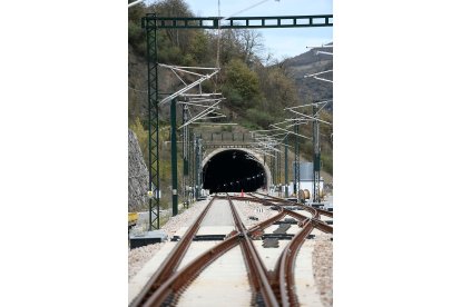 Trabajos electrificación en Campomanes Pajares lado Norte. ADIF