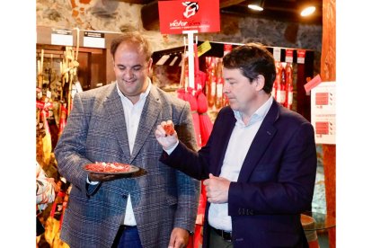 El presidente del PP de Castilla y León, Alfonso Fernández Mañueco, visita Guijuelo.- ICAL
