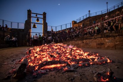 Fotos del Paso de Fuego en San Pedro Manrique en Soria. GONZALO MONTESEGURO