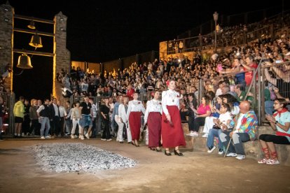 Fotos del Paso de Fuego en San Pedro Manrique en Soria. GONZALO MONTESEGURO