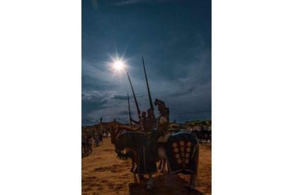 Justas de Hospital de Órbigo.- El Mundo / Diario de Castilla y León