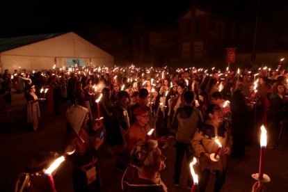 Procesión de antorchas de este sábado por la noche.- El Mundo / Diario de Castilla y León