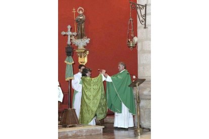 Teo Nieto Vicente durante su nombramiento del Obispo de Zamora. -DANIEL FERREIRA