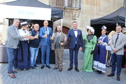 Inauguración de la Feria Modernista Museo Casa Botines Gaudí. ICAL
