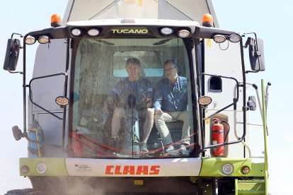 El consejero de Agricultura, Ganadería y Desarrollo Rural, Gerardo Dueñas, presenta los datos de la cosecha de cereal.- ICAL