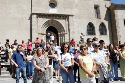 Minuto de silencio en Béjar por el asesinato machista de una vecina.- ICAL
