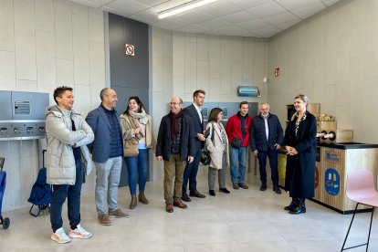 La Alcaldesa de Benavente, Beatriz Asensio Boyano, junto a varios miembros del Equipo de Gobierno, visitan las instalaciones de la nueva superficie comercial de Mercadona. -AYUNTAMIENTO BENAVENTE