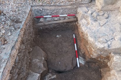 Conducción de agua claustro.- E. M.