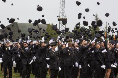 El ministro del Interior, Fernando Grande-Marlaska, preside el acto de jura o promesa de la XXXVI promoción de la Escala Básica de la Policía Nacional, integrada por 2.523 agentes que se incorporarán en las próximas semanas a sus destinos en comisarías de toda España. -ICAL